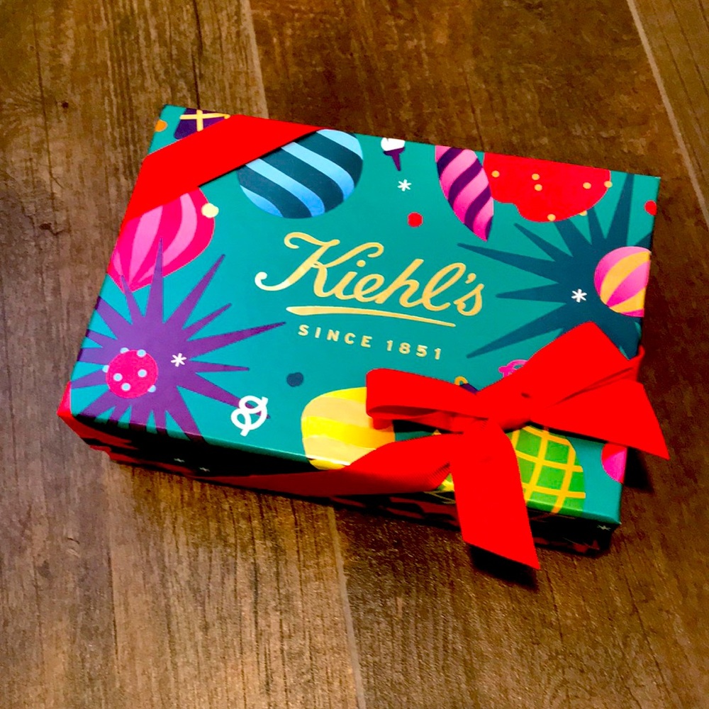NWT- Kiehl’s Hydration Kit in decorative gift box!
